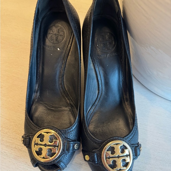 Tory Burch Leticia Black and Gold Peep-Toe Heels - Picture 6 of 6